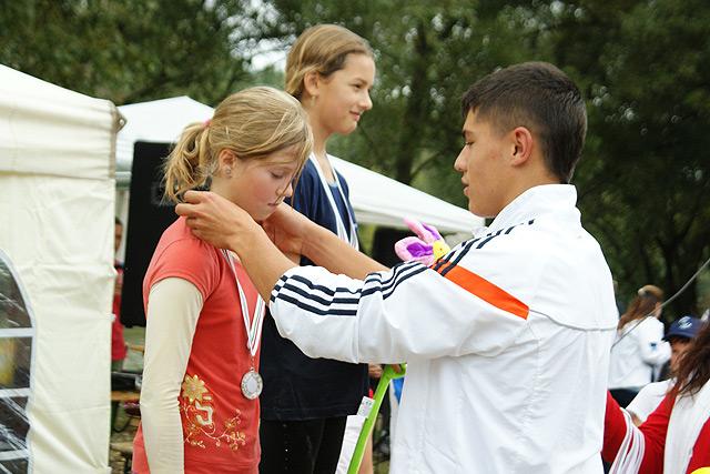 Viharsarok Kupa (A képen: Tótka Sanyi érmet ad át.)