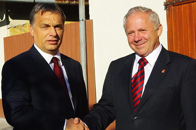Orbán Viktor miniszterelnök és Várfi András polgármester