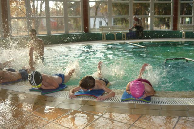 Játékos vízhez szoktatás a Százszorszép Óvodában