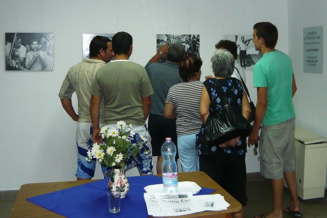 "Endrődi látogatás 1966" - fotókiállítás (A képen: Fotókiállítás "az endrődi cigányság élete a 60-as években")