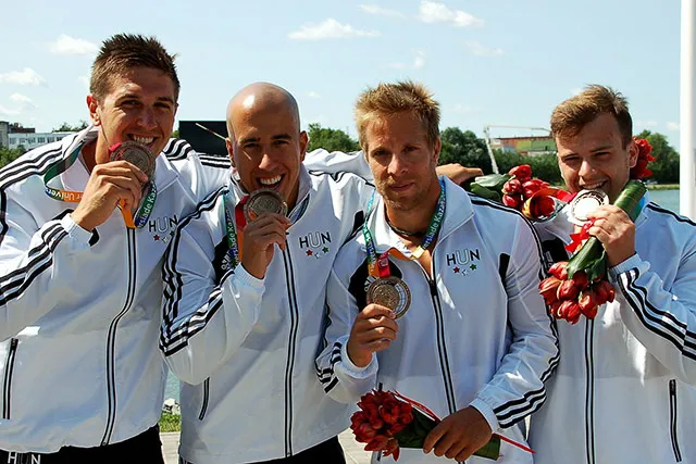 Bronzérmes a Körös Kajak SE versenyzője az Universiade-n (A képen: Császár Gergely, Kovács László, Schenk Áron, Tóth Attila Tas)