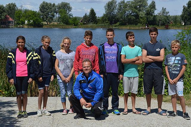 Újabb országos eredmények a KSI Gyomaendrődnél - Gyomai küldöttség Dömsödön: Rau Mariann, Kalmár Lilla, Dávid Tímea, Szántó Milán, Gecsei Gergő, Csikós Gergő, Kalmár Gábor, Fodor Bence, elől Kovács Gábor edző