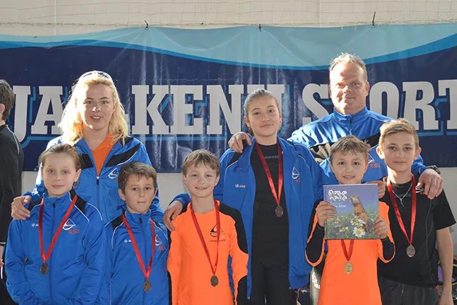 Biztató szezonkezdés a KSI-nél - (Fodor Napsugár, Kovácsné Kozma Diána, Gyetvai Csongor, Nagy Ágoston, Kalmár Lilla, Nagy Dominik, mögötte Kovács Gábor és Dékány Gergő)