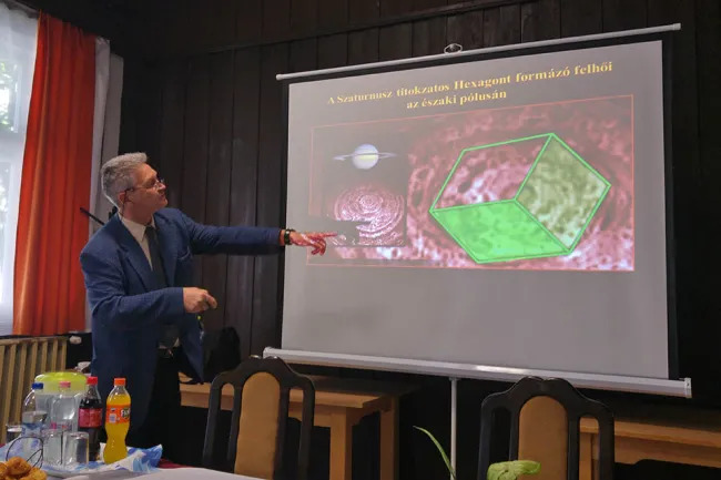 Kalmár János, a Magyar Ufókutató Szövetség elnöke tartott előadást Gyomaendrődön - (A képen: Kalmár János a Magyar Ufó Kutató Szövetség elnöke, író, újságíró, őstörténet kutató)