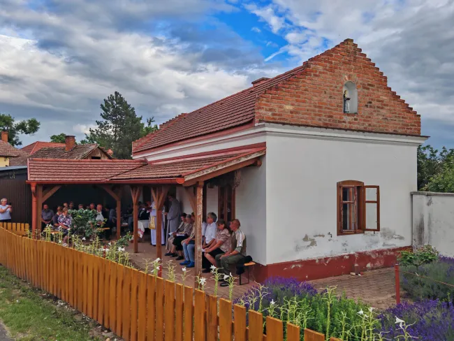 Ünnepség és liliomszentelés a gyomaendrődi Szent Antal Sütőháznál