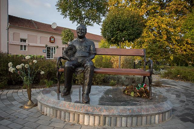 Kállai Ferenc szobor