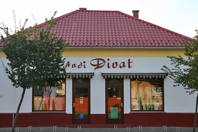 Andi Divat
