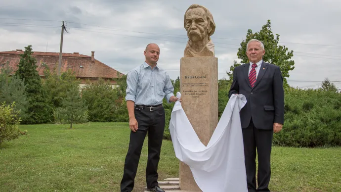Határ Győző szobrot avattak Gyomaendrődön
