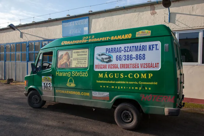 Gyomaendrődi induló a Budapest-Bamako idei futamán (143-as rajtszámú Mercedes 308 autó)