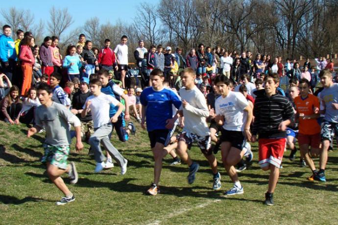 400 induló a Mezei Futóverseny Körzeti Diákolimpiai Döntőjén