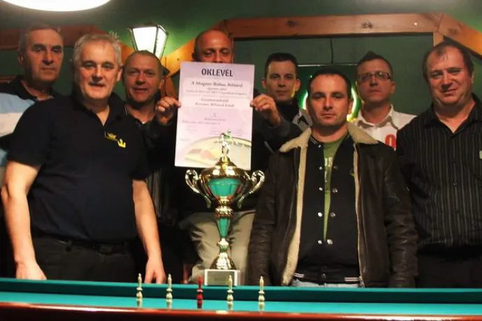 Biliárd: Gyomaendrődi bajnoki cím (A képen: A bajnok Korona Biliárd Klub csapata)