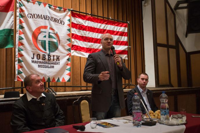 Devizahiteles fórumot tartott Gyomaendrődön Z. Kárpát Dániel, a Jobbik képviselője (A képen: Arnóczi István János , Z. Kárpát Dániel , Samu Tamás Gergő)