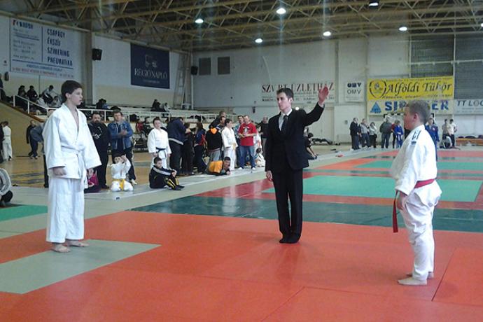 14 érem (7 arany) egy hétvégén