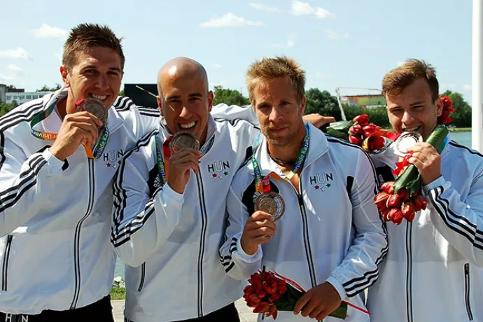 Bronzérmes a Körös Kajak SE versenyzője az Universiade-n (A képen: Császár Gergely, Kovács László, Schenk Áron, Tóth Attila Tas)