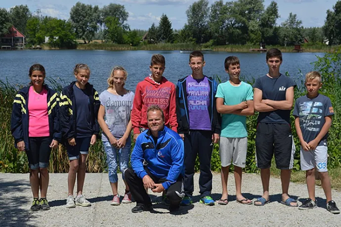 Újabb országos eredmények a KSI Gyomaendrődnél - Gyomai küldöttség Dömsödön: Rau Mariann, Kalmár Lilla, Dávid Tímea, Szántó Milán, Gecsei Gergő, Csikós Gergő, Kalmár Gábor, Fodor Bence, elől Kovács Gábor edző