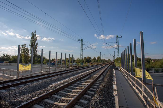 Épül a 120-as nemzetközi vasúti fővonal Békés megyében 133 milliárd forintból - Gyomaendrődi vasútszakasz az épülő aluljárónál