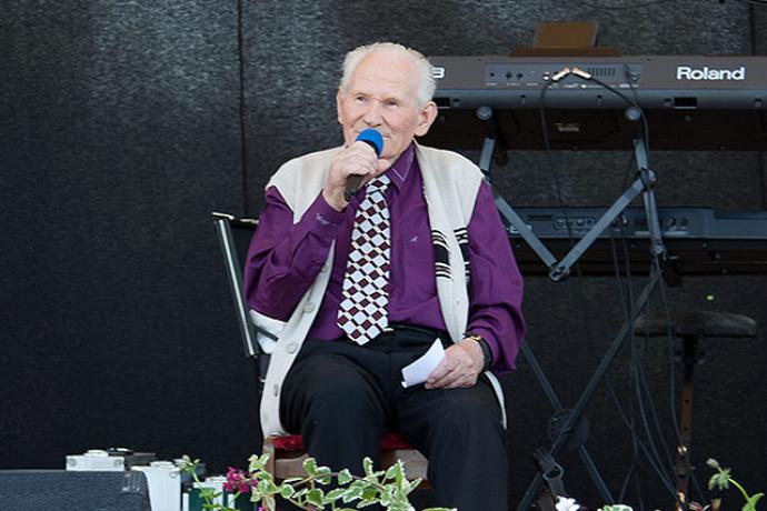 Elhunyt Uhrin Benedek