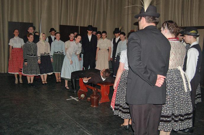 Néptáncosok évzáró műsora