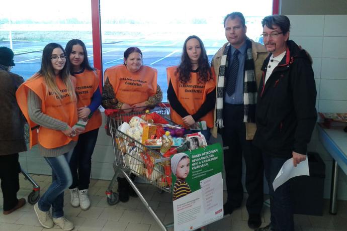 Sikerrel zárult a Magyar Élelmiszerbank Egyesület hétvégi gyűjtése