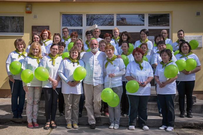 Tavaszi hírek a Kistérségi Óvodából - (A Kistérségi Óvoda dolgozói és Gryllus Vilmos)