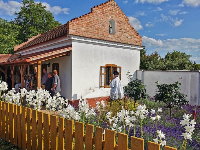 Ünnepség és liliomszentelés a gyomaendrődi Szent Antal kenyérsütőháznál