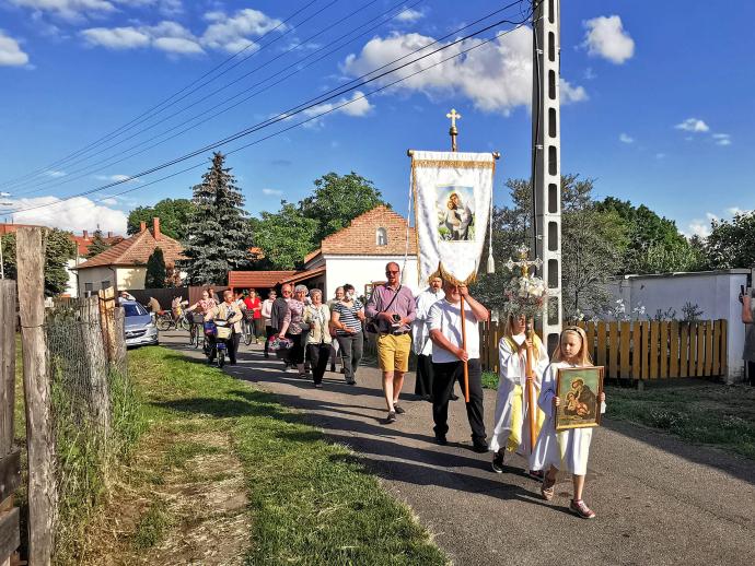 Ünnepség és liliomszentelés a gyomaendrődi Szent Antal kenyérsütőháznál