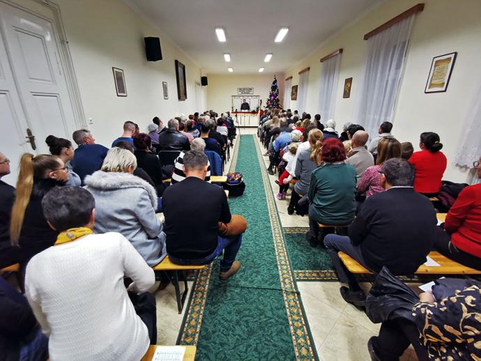 Ünnepi istentisztelet, Református gyülekezeti terem