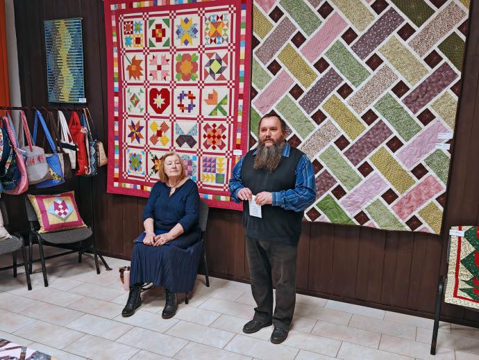 Hagyomány és modernitás egy helyen - „Körös-Körül Folt” Hímző és Foltvarró Kör kiállítása