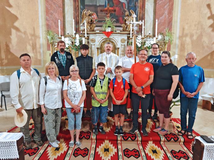 Gyalogos zarándoklat a hunyai Szent László-templom búcsújára