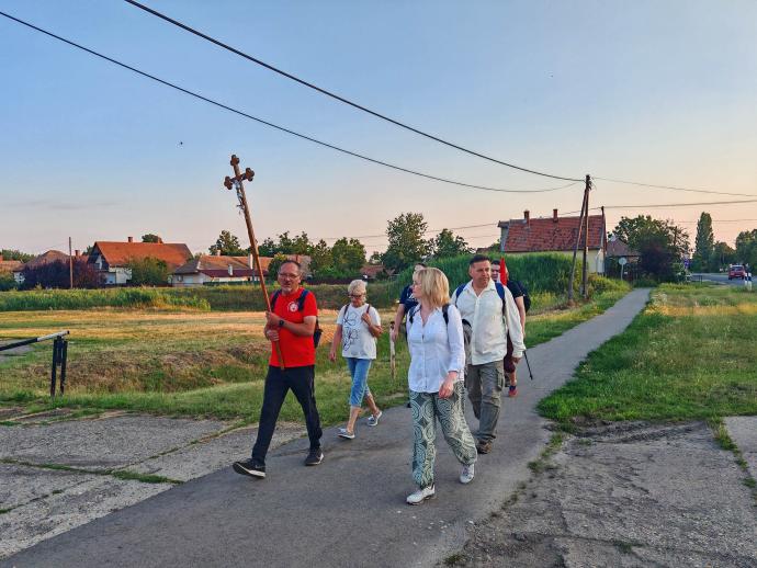Gyalogos zarándoklat a hunyai Szent László-templom búcsújára