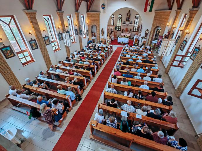 Gyalogos zarándoklat a hunyai Szent László-templom búcsújára