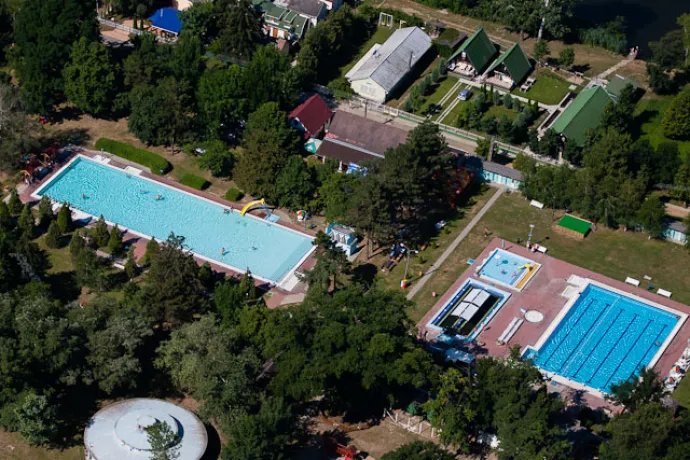 Baia termalã si Campingul din Gyomaendrőd