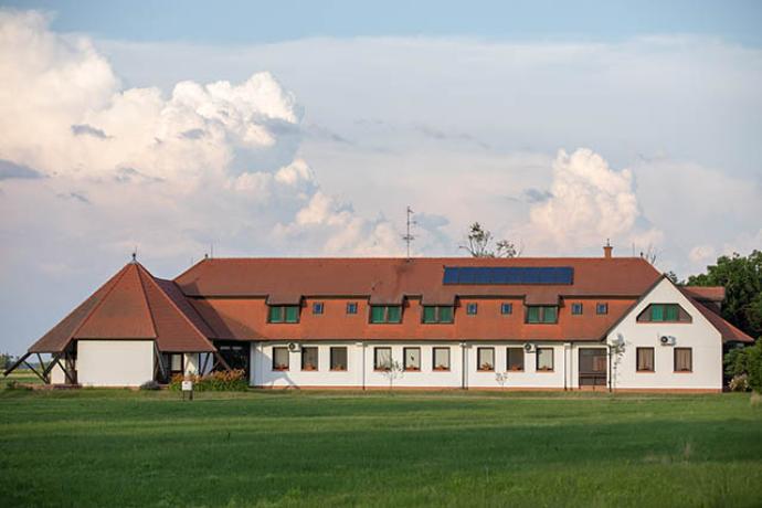 Sterbetz István Túzokvédelmi Látogatóközpont (Dévaványa, Réhely) Sterbetz István Túzokvédelmi Látogatóközpont (Dévaványa, Réhely)