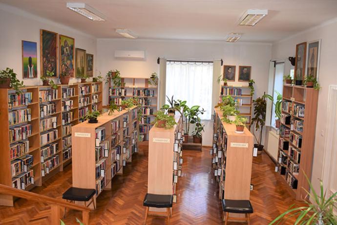 Határ Győző Városi Könyvtár, hátsó olvasóterem Határ Győző Városi Könyvtár, hátsó olvasóterem