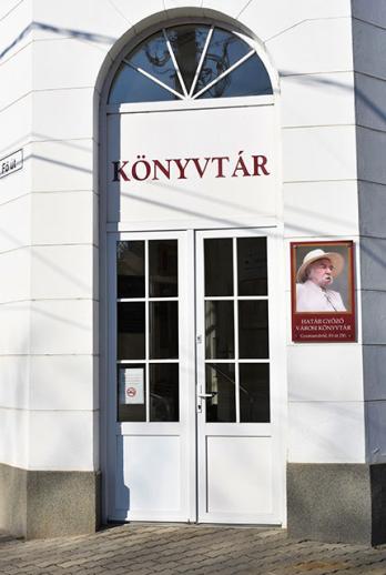 Határ Győző Városi Könyvtár, bejárati ajtó Határ Győző Városi Könyvtár, bejárati ajtó