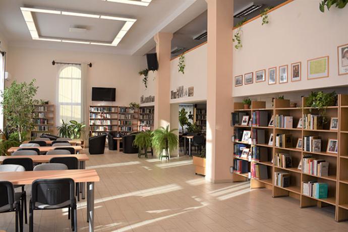 Határ Győző Városi Könyvtár, olvasóterem Határ Győző Városi Könyvtár, olvasóterem