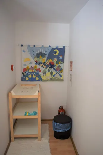 Határ Győző Városi Könyvtár, pelenkázó