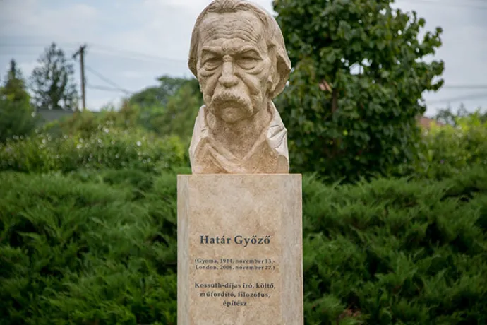 Határ Győző szobor