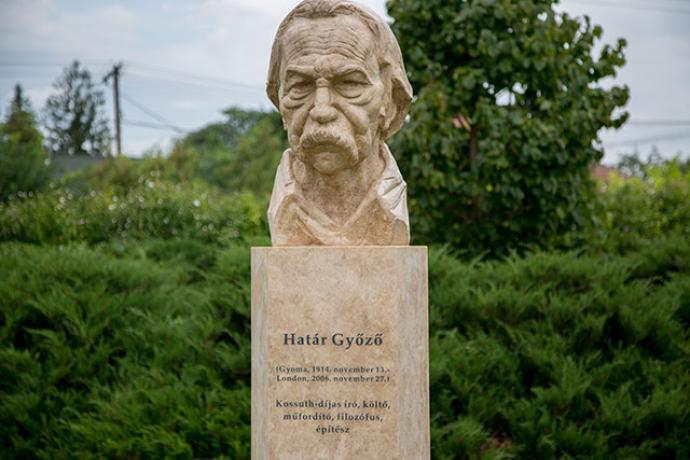 Győző Határ Sculpture