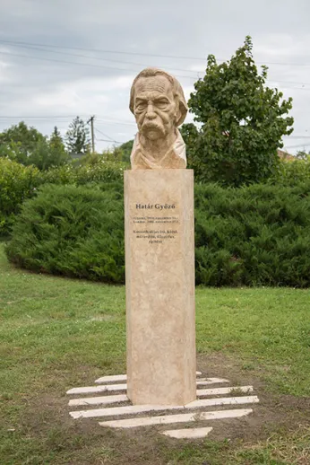 Határ Győző szobor