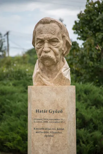 Határ Győző szobor