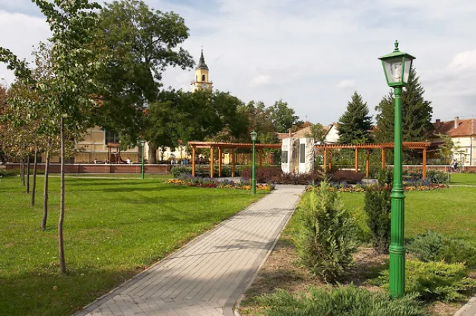 Kner Memorial Square