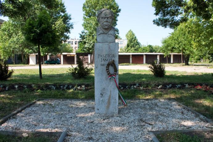 Bust Sculpture of János Pásztor