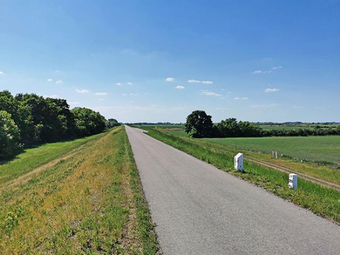 Töltésen való közlekedés