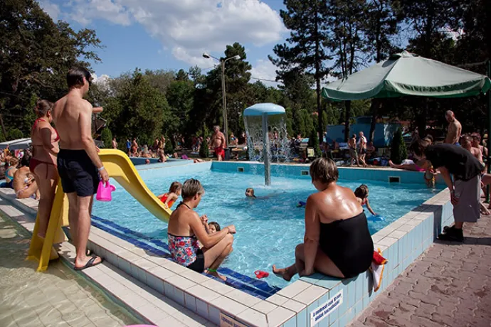 Piscina pentru jocuri