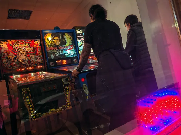 Shot-Again Flipper Club