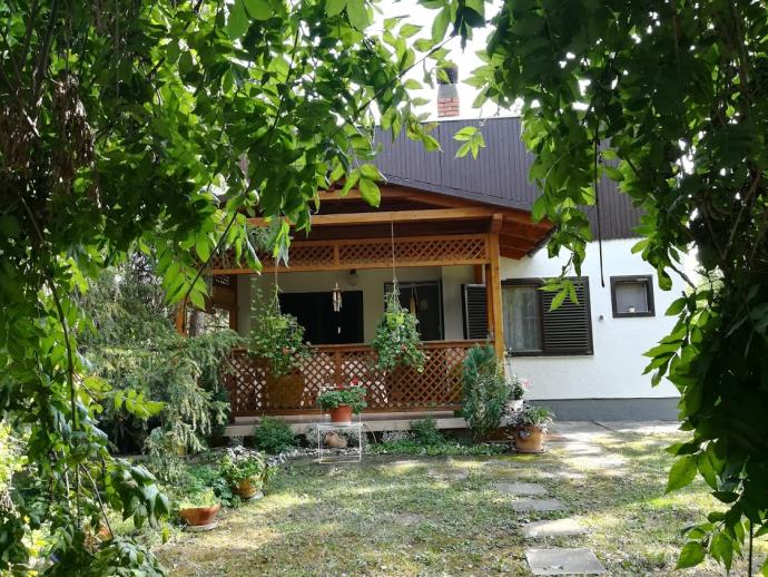 Gyuszi bácsi vízparti nyaralója Gyuszi bácsi vízparti nyaralója