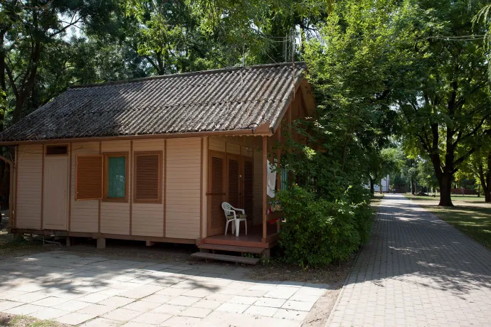 Liget Gyógyfürdő Vendégszobák és Kemping (faház)