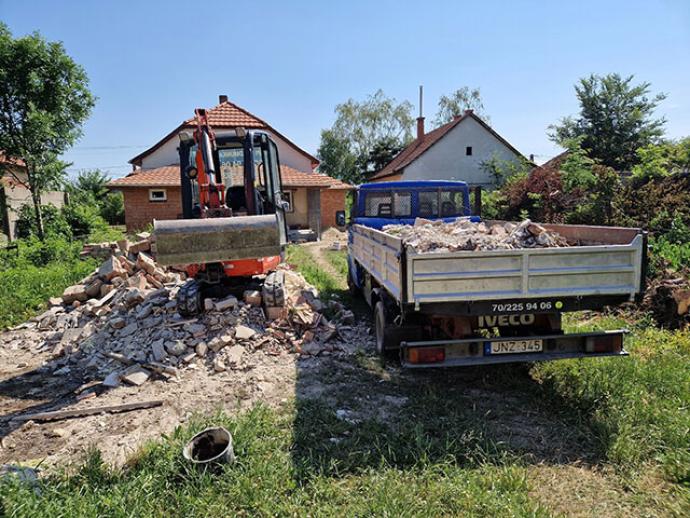 Rafael Róbert Egyéni vállalkozó Gépi földmunka és fuvarozás