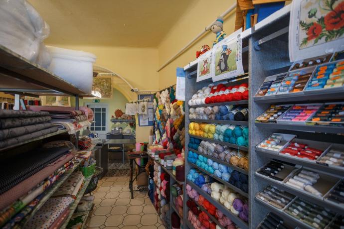 Rövidáru és Ruhajavító